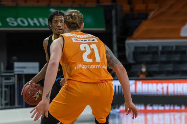 纳和他当前 纳和他当前