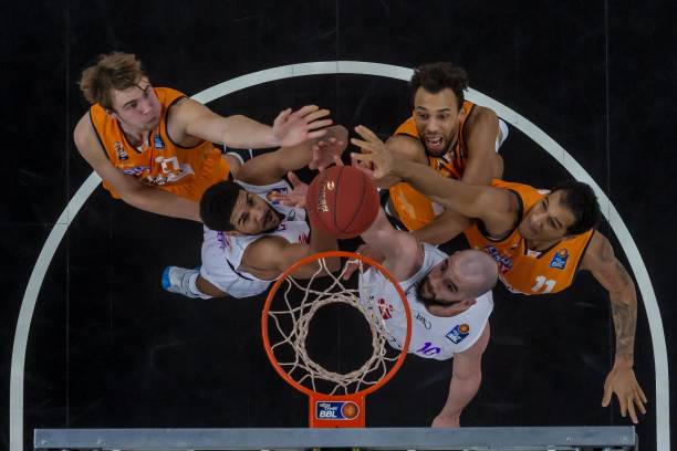 目光再次聚 目光再次聚