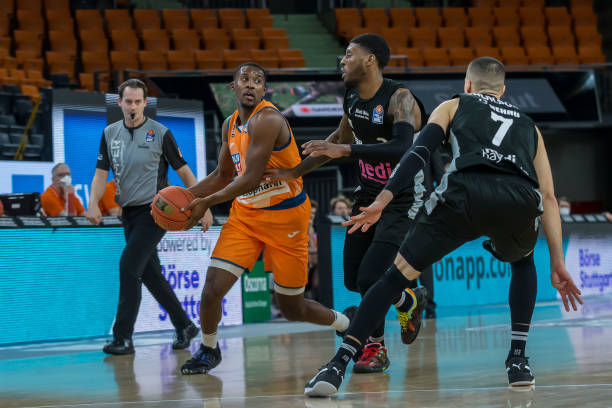 力拉向一侧 力拉向一侧