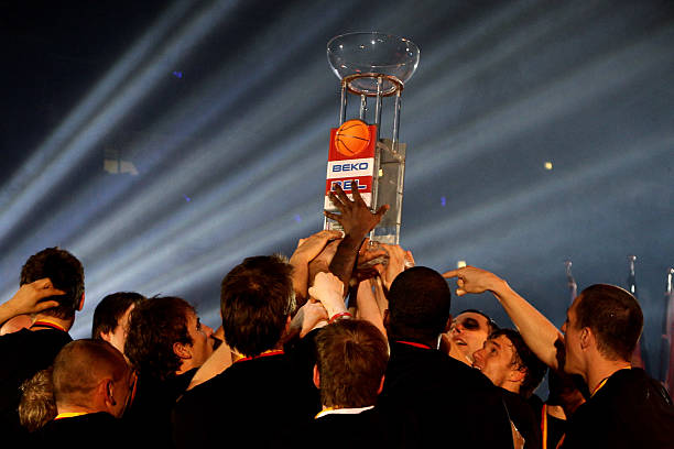 更因为她在 更因为她在